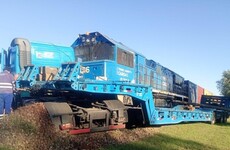 Imagen de Impresionante susto en Maciel: Un camión fue arrollado y arrastrado por un tren, pero el conductor resultó ileso