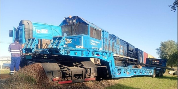 Imagen de Impresionante susto en Maciel: Un camión fue arrollado y arrastrado por un tren, pero el conductor resultó ileso