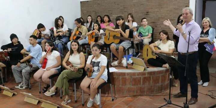 Imagen de El Taller de Guitarra y Ukelele cerró el año con un recital en el Centro Cultural