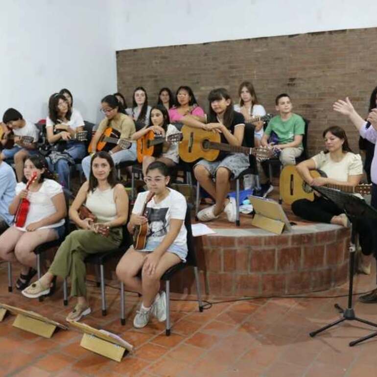 Imagen de El Taller de Guitarra y Ukelele cerró el año con un recital en el Centro Cultural