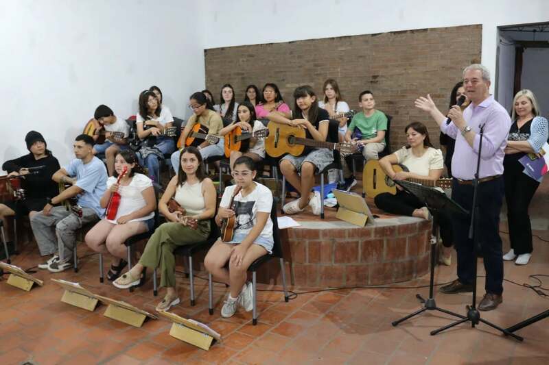 Imagen de El Taller de Guitarra y Ukelele cerr&oacute; el a&ntilde;o con un recital en el Centro Cultural