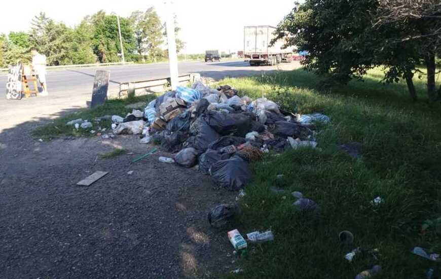 Imagen de El Peaje de General Lagos, desbordado de basura por falta de pago de contenedores