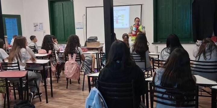 Imagen de Capacitación en evacuación y manejo de extintores en el Anexo 1234 de Pavón