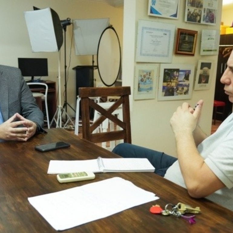 Ghione dijo que el contrapunto con Paulón fue "superado", pero advirtió que "hay otros grupos políticos a los que les molesta mucho la territorialidad y capilaridad del trabajo evangélico en los sectores más vulnerables porque era el territorio de ellos".