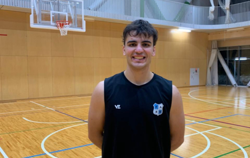 Imagen de Le&oacute;n De Bernardo, compite en las 'Sordolimpiadas' de Tokio con la Selecci&oacute;n Argentina de b&aacute;squet silencioso