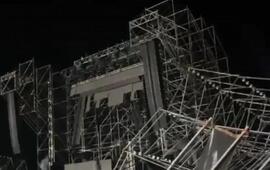 Imagen de Colapsa escenario en San Nicolas por fuertes vientos durante la fiesta de dizfraces