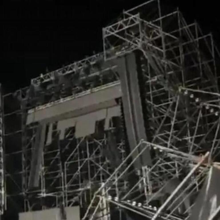 Imagen de Colapsa escenario en San Nicolas por fuertes vientos durante la fiesta de dizfraces