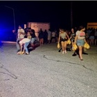 Imagen de Volcó un camión con pollos congelados en Laguna Paiva y más de 300 personas saquearon la carga