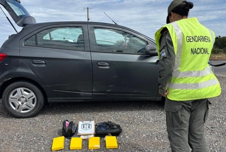 Imagen de Detienen a pareja con cuatro kilos de cocaína en Elortondo