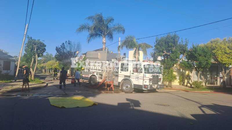 Imagen de Grave estado del hombre alcanzado por las llamas en el incendio de Barrio Santa Rita