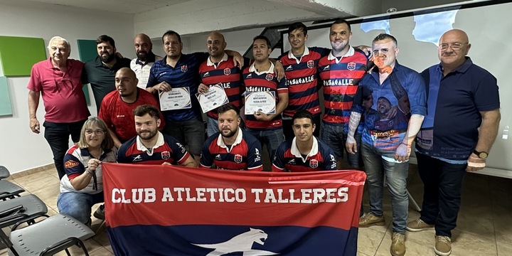 Imagen de Entrega de diplomas y reconocimiento al Rugby de Talleres, de parte de los Concejales por la Copa de Oro ganada