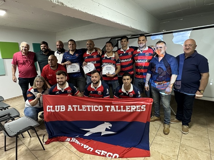 Imagen de Entrega de diplomas y reconocimiento al Rugby de Talleres, de parte de los Concejales por la Copa de Oro ganada