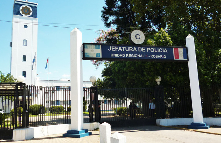 Imagen de Prisión preventiva para jefes policiales acusados de robar fondos de combustible