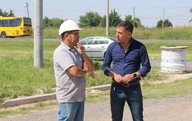 Imagen de Avanza la obra el&eacute;ctrica en el barrio Mi Lote y anuncian que el servicio ser&aacute; una realidad en breve