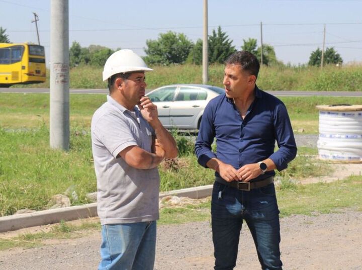 Imagen de Avanza la obra eléctrica en el barrio Mi Lote y anuncian que el servicio será una realidad en breve