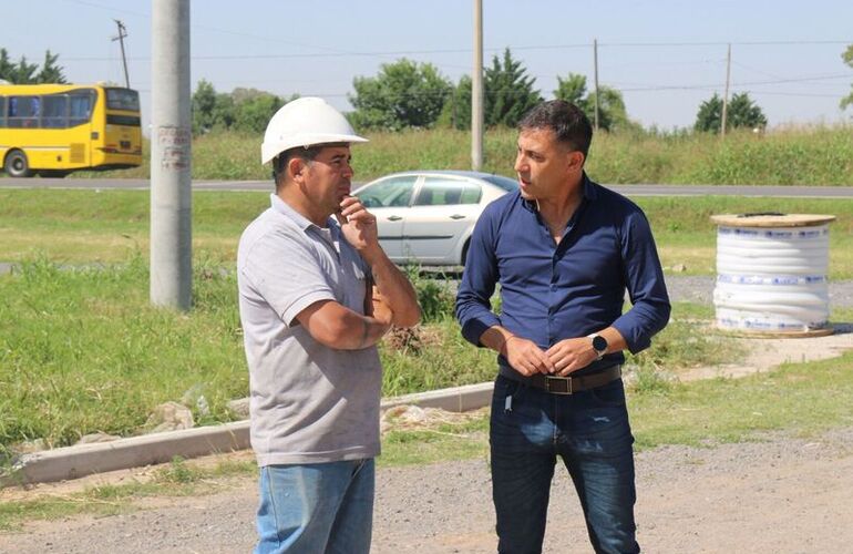 Imagen de Avanza la obra eléctrica en el barrio Mi Lote y anuncian que el servicio será una realidad en breve