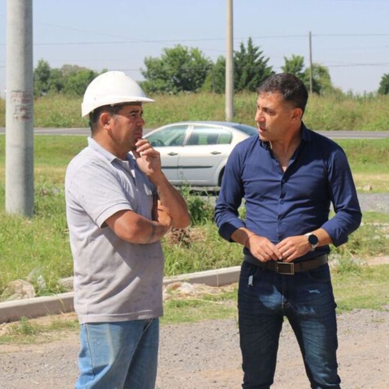 Imagen de Avanza la obra eléctrica en el barrio Mi Lote y anuncian que el servicio será una realidad en breve