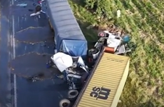 Imagen de Caos en la autopista Rosario-Buenos Aires: choque y vuelco de camiones provoca corte total a la altura de Baradero