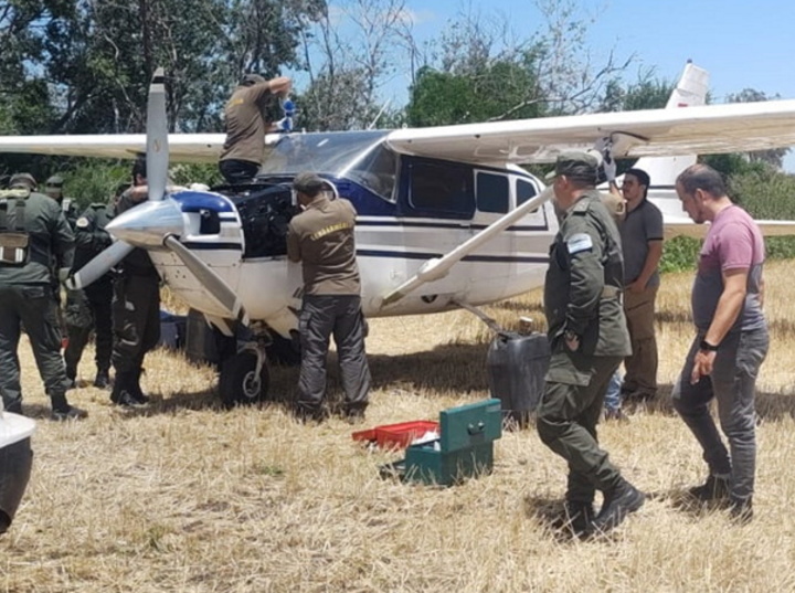 Imagen de Detectan el sexto "Narcoavión Fantasma" del año en Santa Fe: Hallan aeronave con insignia Boliviana abandonada en Curupaity