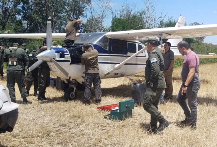 Imagen de Detectan el sexto "Narcoavión Fantasma" del año en Santa Fe: Hallan aeronave con insignia Boliviana abandonada en Curupaity