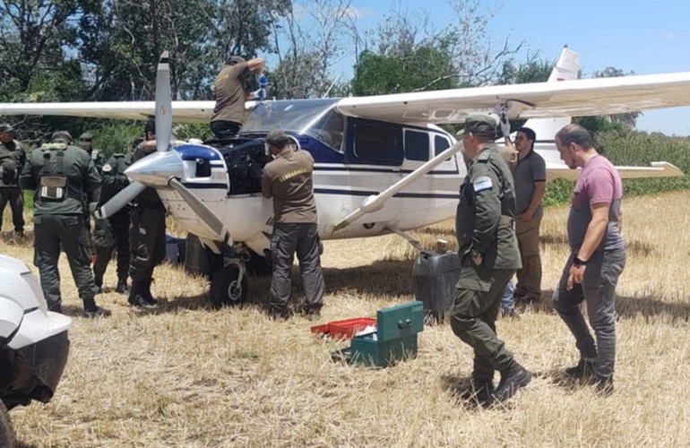 Imagen de Detectan el sexto "Narcoavión Fantasma" del año en Santa Fe: Hallan aeronave con insignia Boliviana abandonada en Curupaity