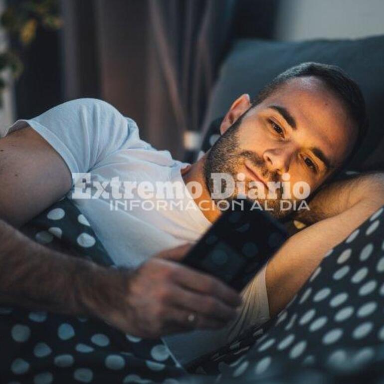 Imagen de &iquest;Mito o realidad? El impacto real de usar el tel&eacute;fono antes de dormir en el sue&ntilde;o adulto