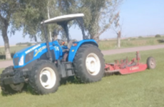 Imagen de Albarellos finalizó la reparación de la desmalezadora comunal