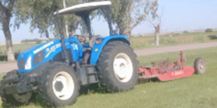 Imagen de Albarellos finalizó la reparación de la desmalezadora comunal