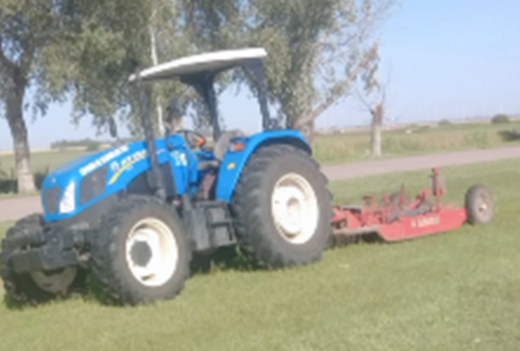 Imagen de Albarellos finalizó la reparación de la desmalezadora comunal