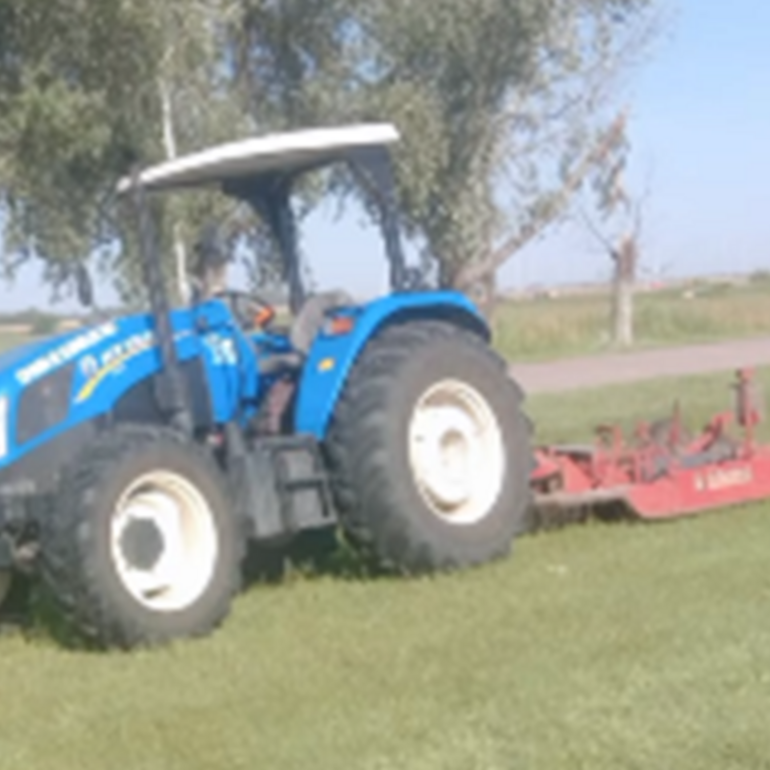 Imagen de Albarellos finalizó la reparación de la desmalezadora comunal