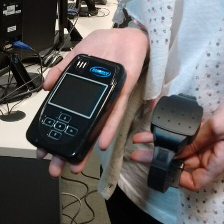 Imagen de Seguridad y género: Santa Fé presenta tobilleras electrónicas duales para monitorear a acusados de violencia