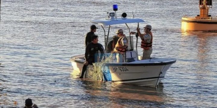 Imagen de Continúa la intensa búsqueda del policía que cayó al río Parana tras un choque de embarcaciones