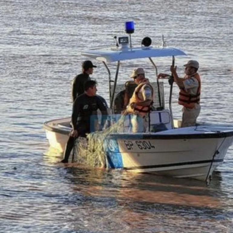 Imagen de Continúa la intensa búsqueda del policía que cayó al río Parana tras un choque de embarcaciones