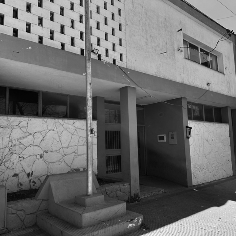 Imagen de La Comisaría 27ª no tiene teléfono fijo desde hace dos años y no existe un número alternativo oficial