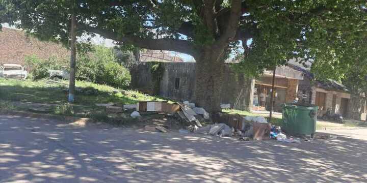 Imagen de Reclamo vecinal: Basura acumulada en Humberto Primo e Infante