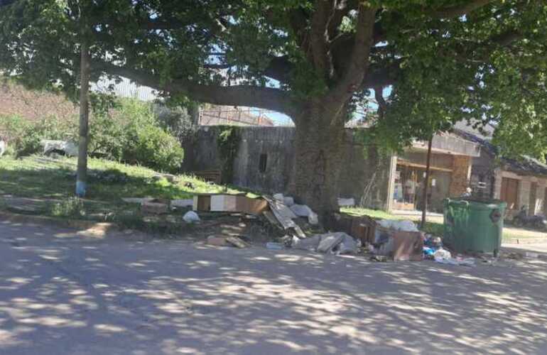Imagen de Reclamo vecinal: Basura acumulada en Humberto Primo e Infante