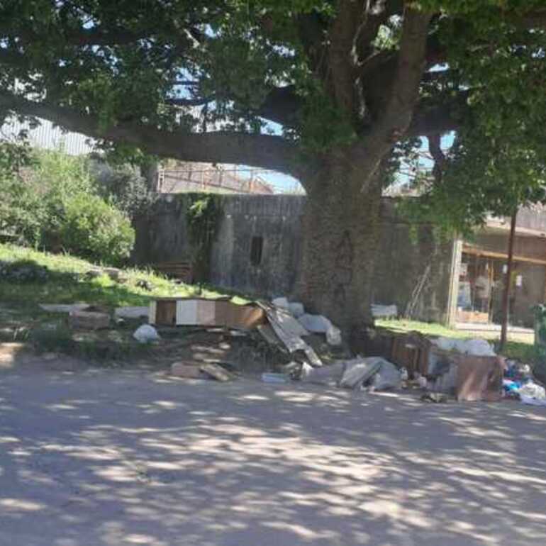 Imagen de Reclamo vecinal: Basura acumulada en Humberto Primo e Infante