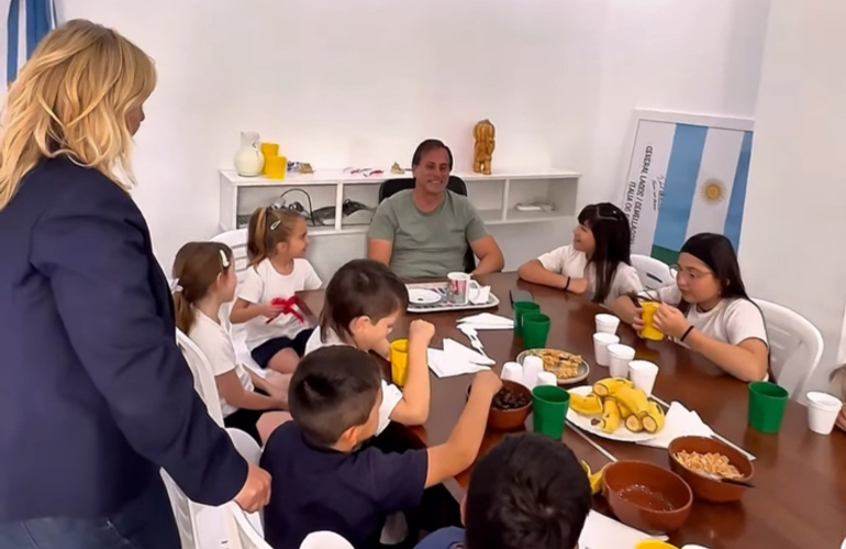 Imagen de Alumnos de la Escuela Primaria 'Juan Larrea' visitaron la Comuna local
