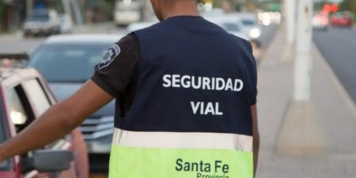 Imagen de Imputaron a tres policías de Seguridad Vial por pedir coimas en controles de la Ruta 1