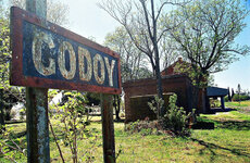 Imagen de Godoy pone orden: Aprueban restricciones para cría de animales y tránsito pesado