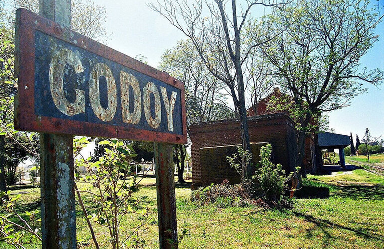 Imagen de Godoy pone orden: Aprueban restricciones para cría de animales y tránsito pesado