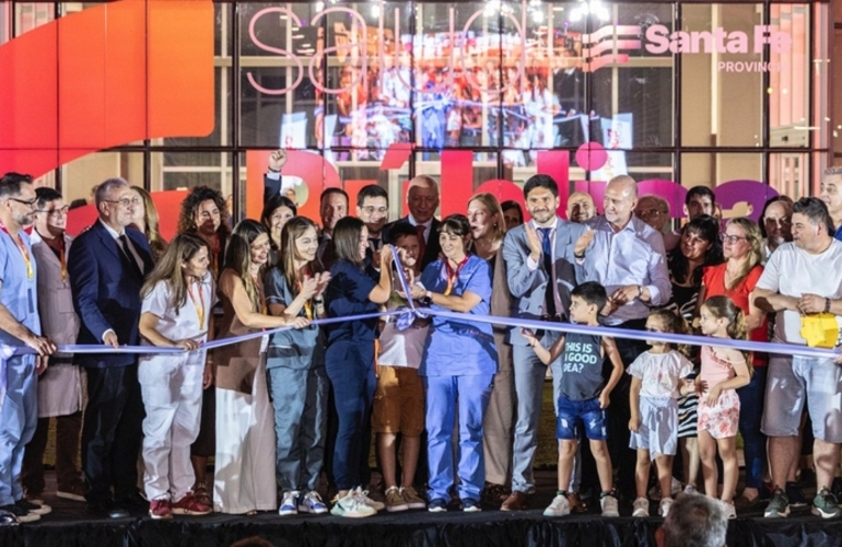 Imagen de Pullaro inauguró el nuevo Hospital Regional de Rafaela: "Tenemos la mejor salud pública de la República Argentina"