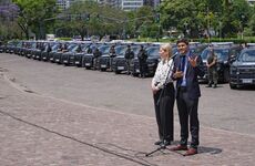 Imagen de Pullaro entregó más camionetas 0 km a la Policía: El método que llevamos adelante en Santa Fe trajo una drástica caída de la violencia y el delito