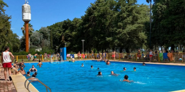 Imagen de ¡Comienza el verano en Theobald! Apertura de pileta, festival "Noches Verdes" y avance en obras educativas