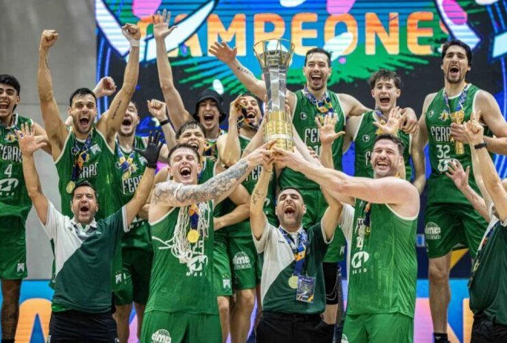 Imagen de Ferro y "Cartucho" Gallegos campeones de la Liga Sudamericana de baloncesto 2025 tras vencer a Regatas
