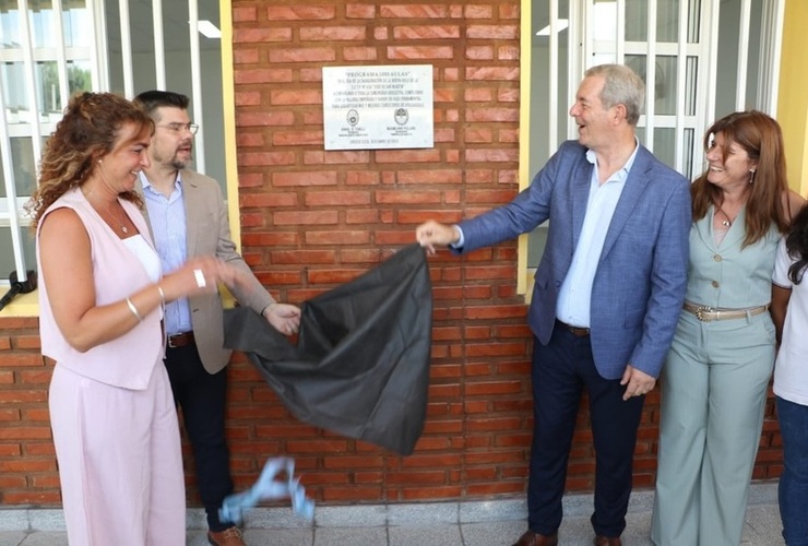 Imagen de Inauguraron un nuevo sal&oacute;n en la Escuela T&eacute;cnica N&deg;650 en el marco del programa �1.000 Aulas�