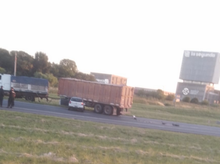 Imagen de Habilitaron el tr&aacute;nsito en la autopista Rosario-Buenos Aires tras un choque que caus&oacute; caos en Alvear