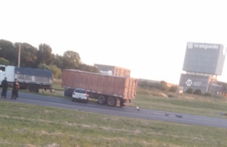Imagen de Habilitaron el tr&aacute;nsito en la autopista Rosario-Buenos Aires tras un choque que caus&oacute; caos en Alvear