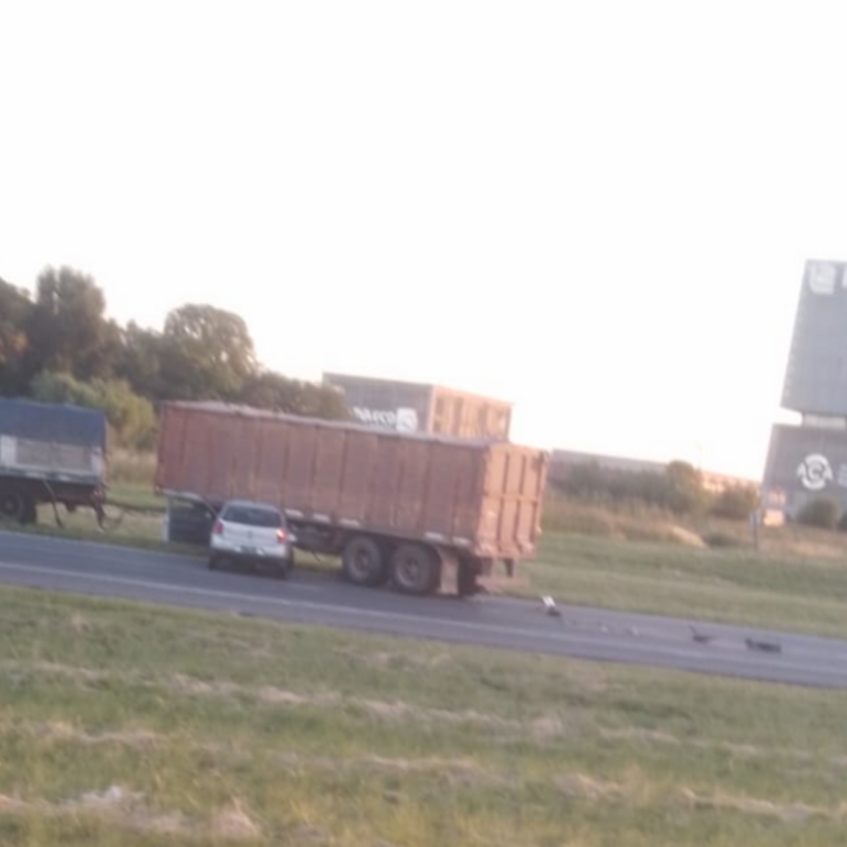 Imagen de Habilitaron el tr&aacute;nsito en la autopista Rosario-Buenos Aires tras un choque que caus&oacute; caos en Alvear
