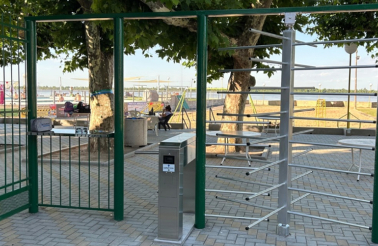 Imagen de El Rowing Club incorpor&oacute; nuevos molinetes en su ingreso